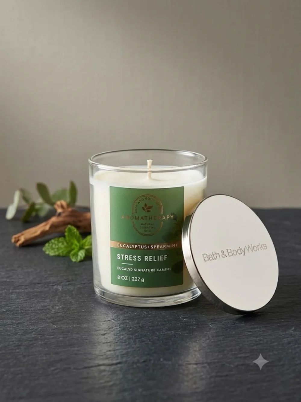 Bath & Body Works Eucalyptus + Spearmint Single-Wick Candle - Picture 1 of 2